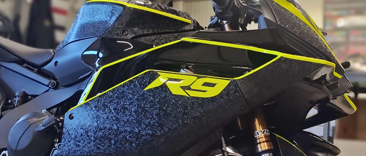 Przygotowanie motocykla do oklejania folią – kluczowe wskazówki